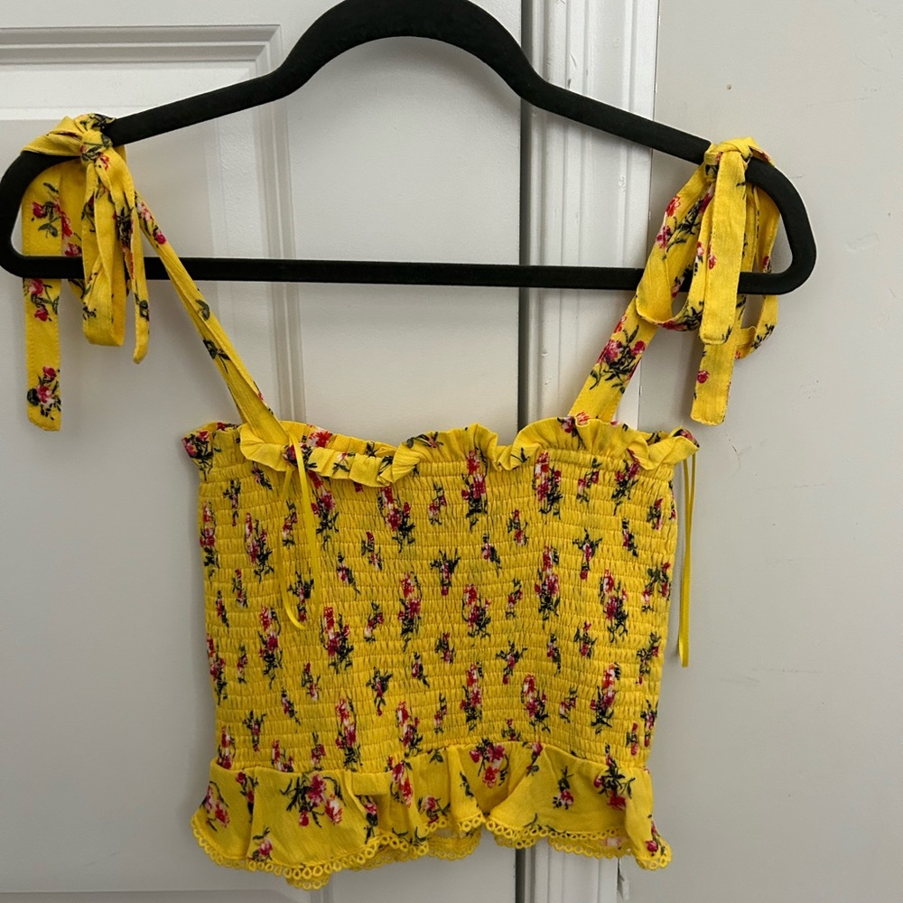 Cute yellow summer crop top